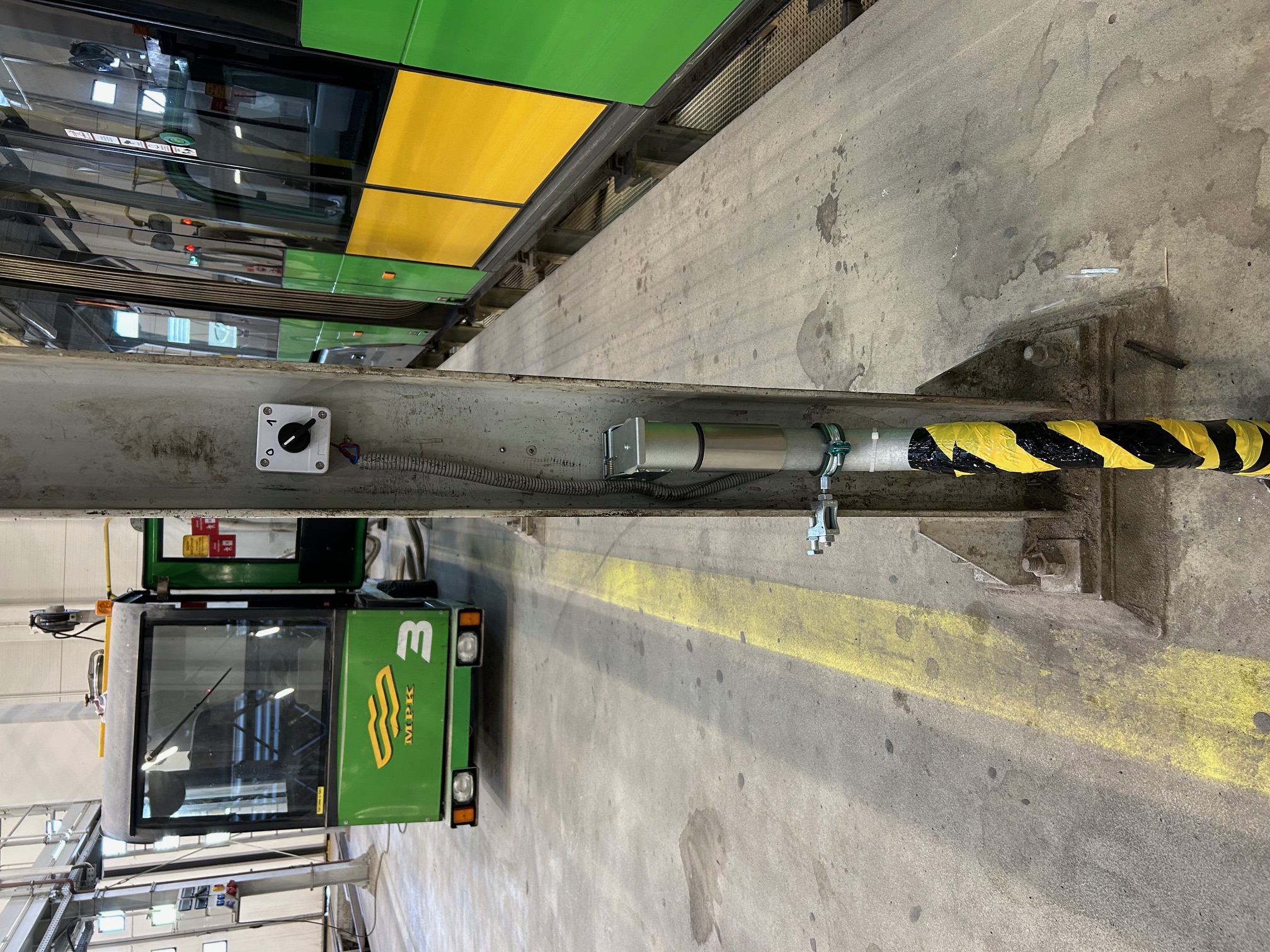 Punkt przyłączeniowy instalacji odkurzania przy stanowisku tramwaju